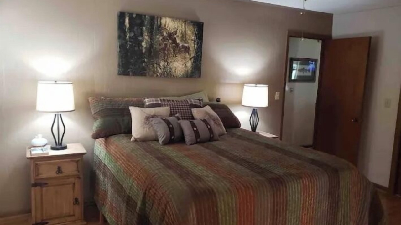 Photo of Bedroom in Cherokee Village