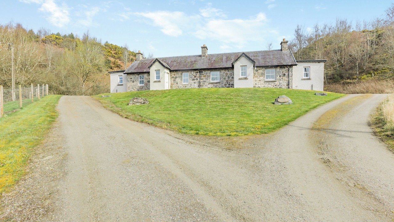 Photo of Others in Newtonmore