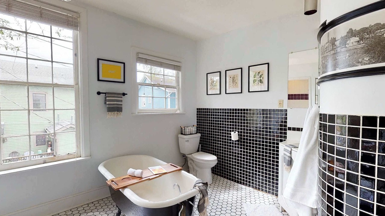 Photo of Bathroom in Cabbagetown