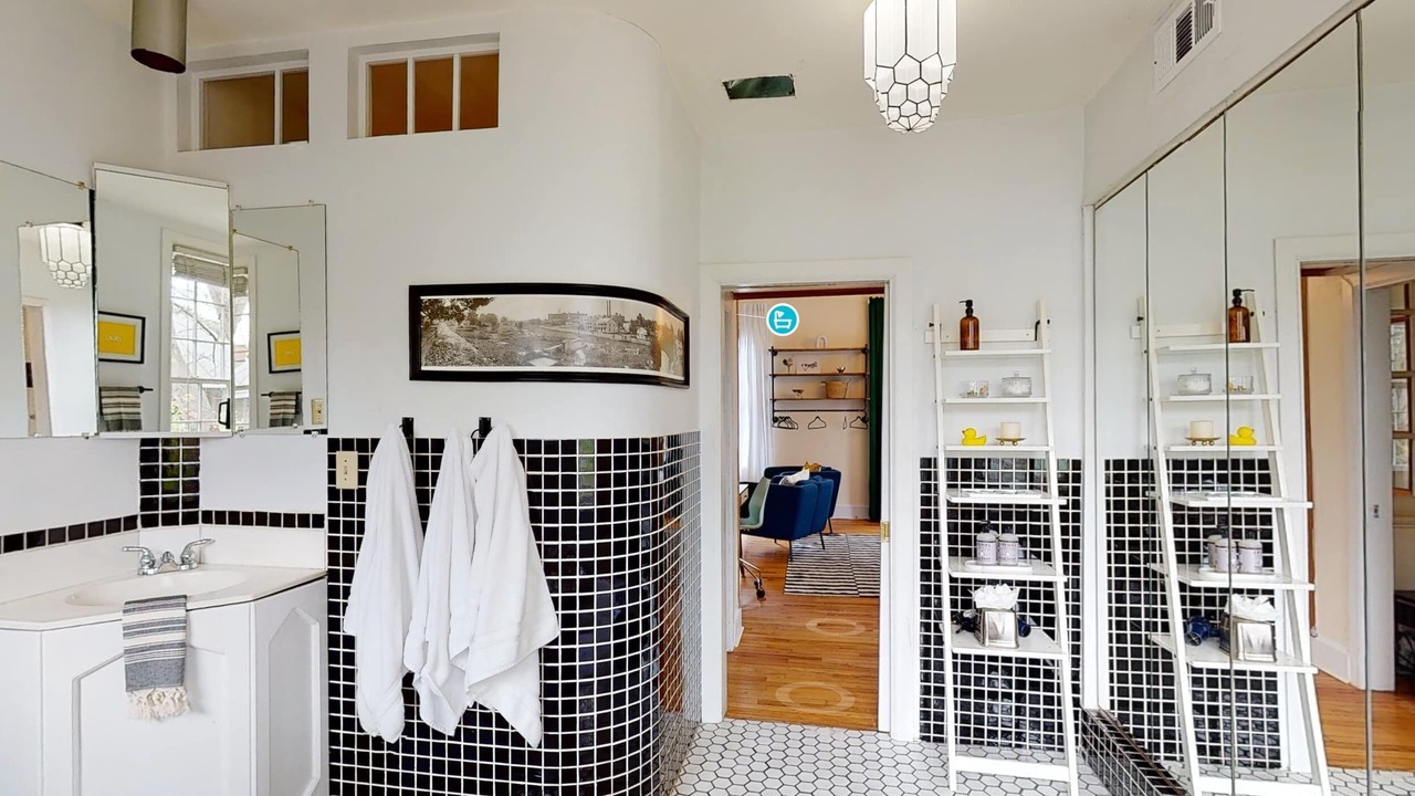 Photo of Bathroom in Cabbagetown