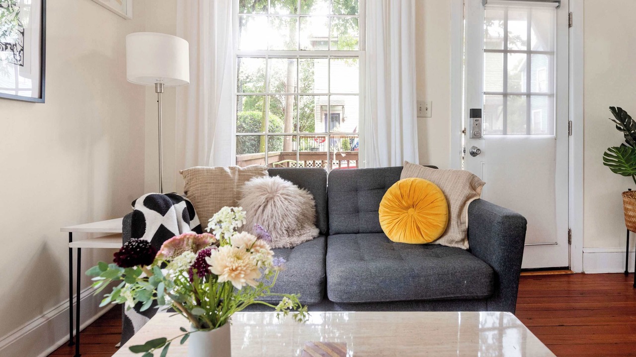 Photo of Livingroom in Cabbagetown