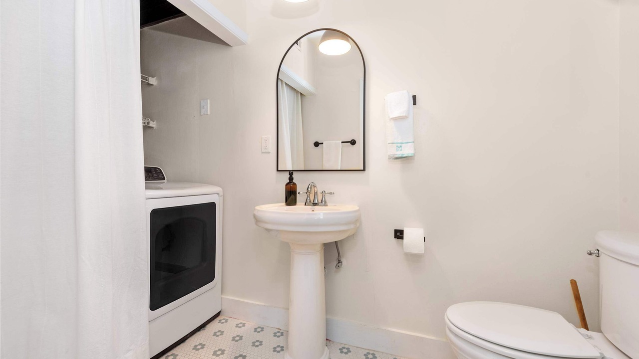 Photo of Bathroom in Cabbagetown