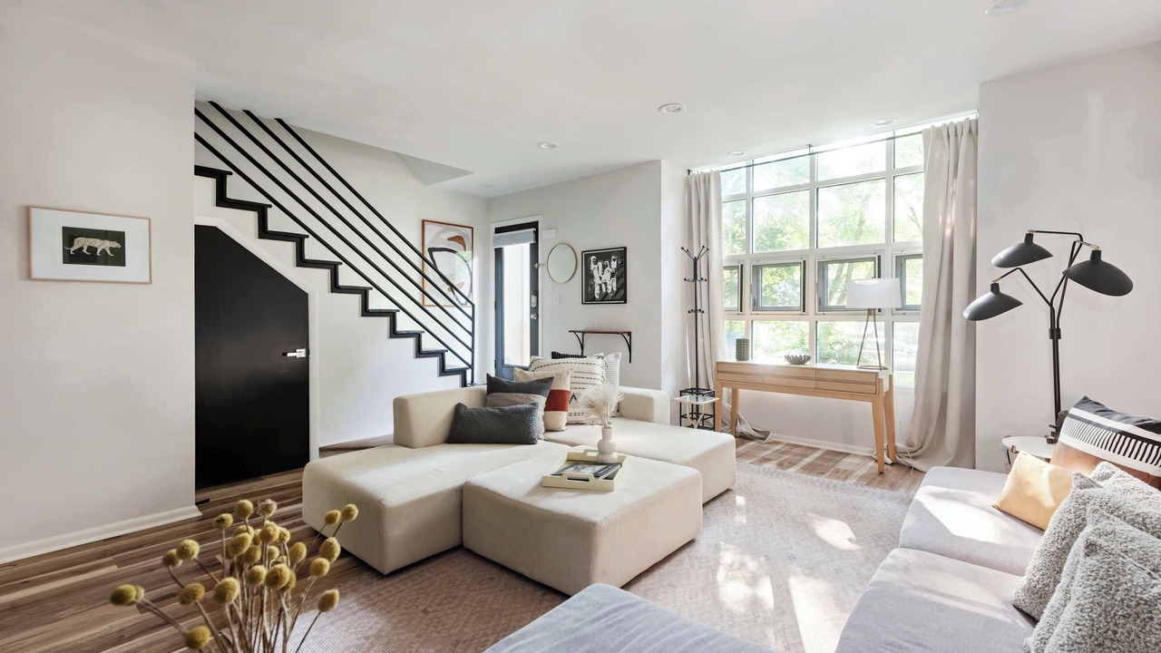 Photo of Livingroom in Inman Park