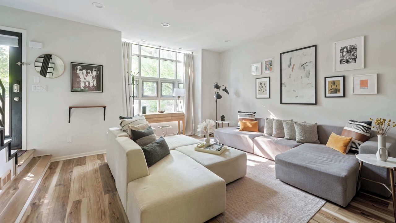 Photo of Livingroom in Inman Park