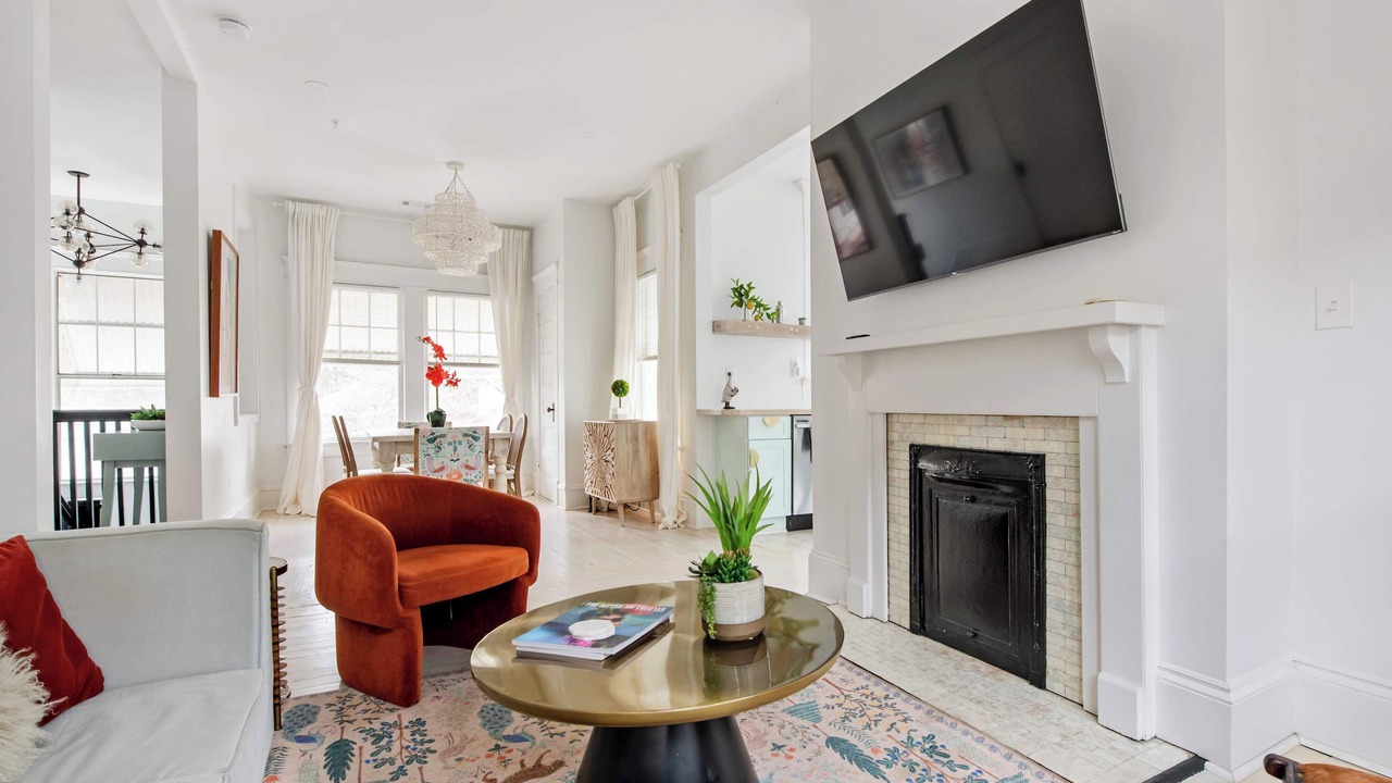 Photo of Livingroom in Inman Park