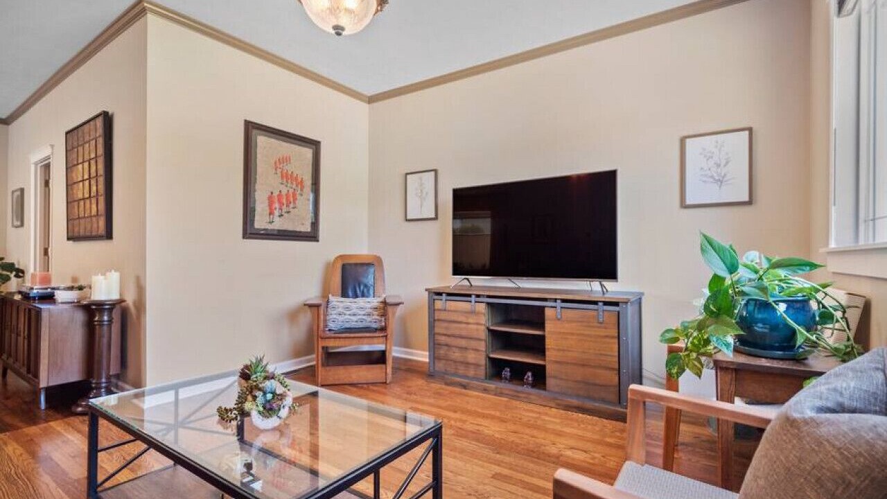 Photo of Livingroom in South Perry District