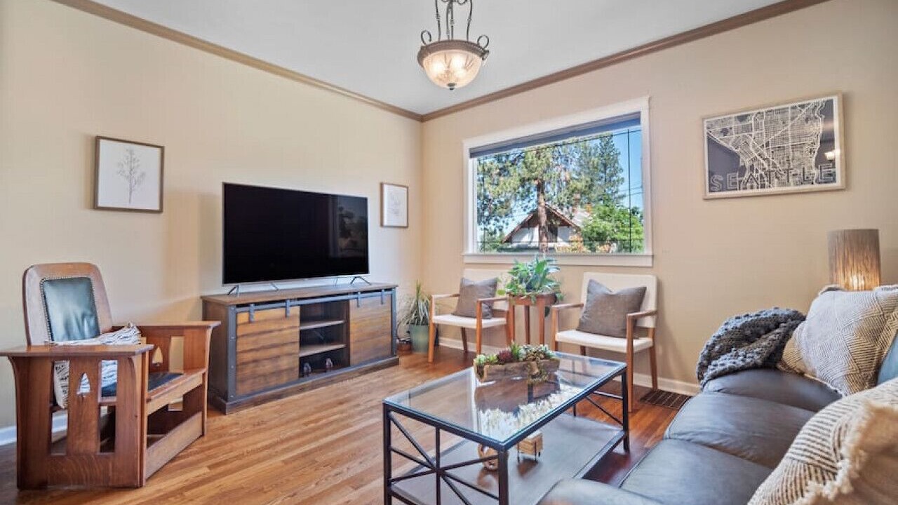 Photo of Livingroom in South Perry District