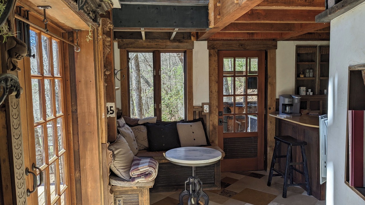 Photo of Livingroom in Cullowhee