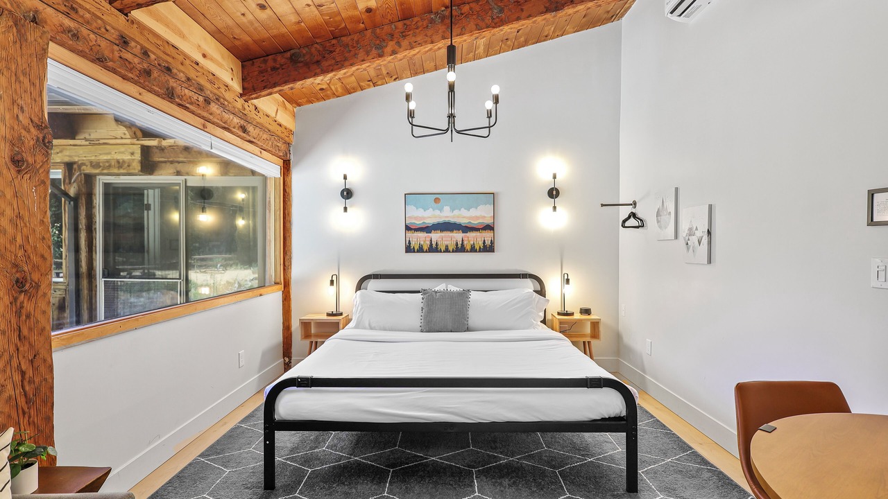 Photo of Bedroom in Mount Shasta