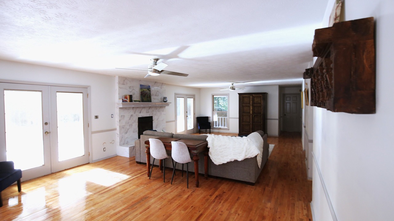 Photo of Livingroom in LaGrange