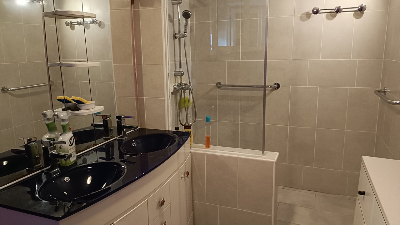 Photo of Bathroom in Chein-Dessus