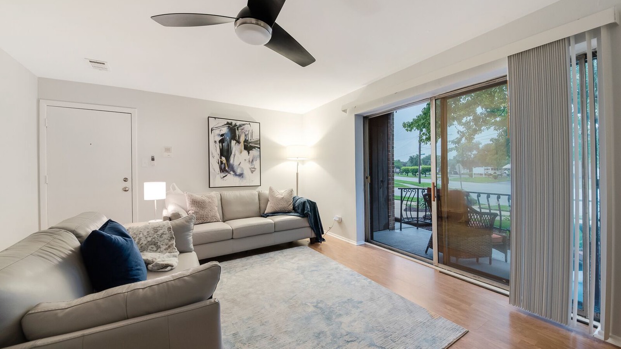 Photo of Livingroom in Lansing