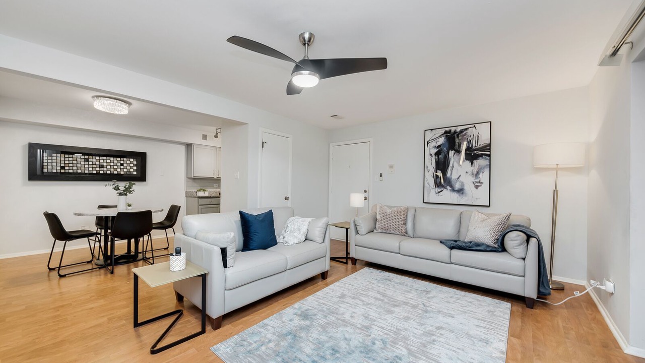 Photo of Livingroom in Lansing