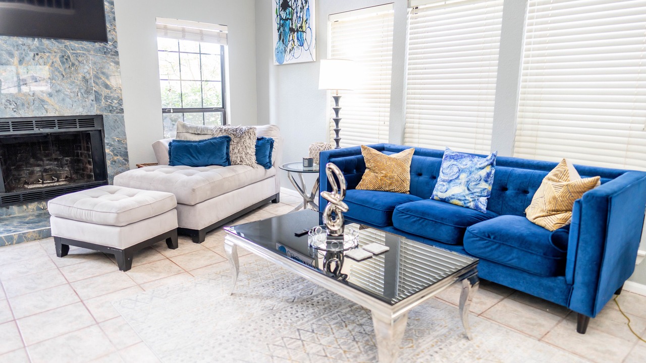 Photo of Livingroom in Northeast Carrollton