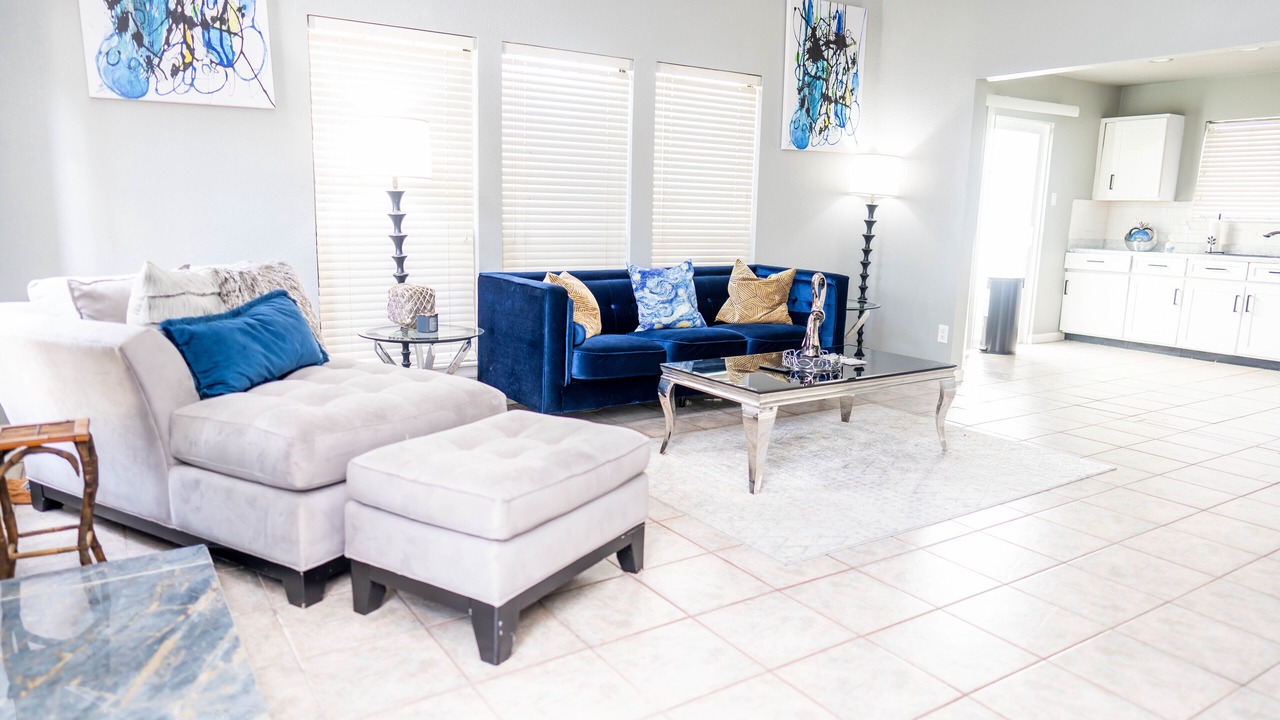 Photo of Livingroom in Northeast Carrollton