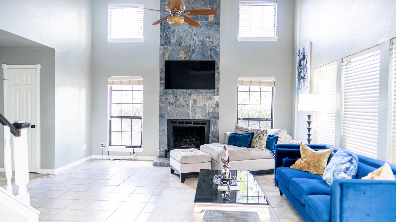 Photo of Livingroom in Northeast Carrollton