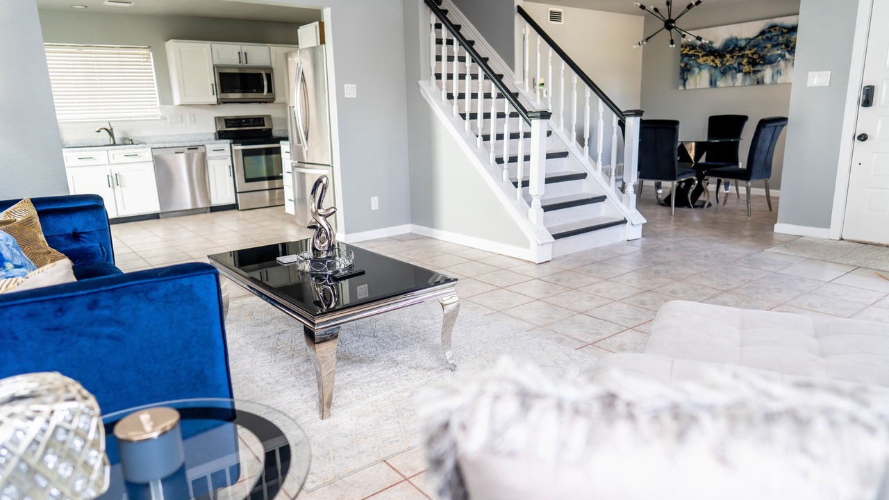 Photo of Livingroom in Northeast Carrollton