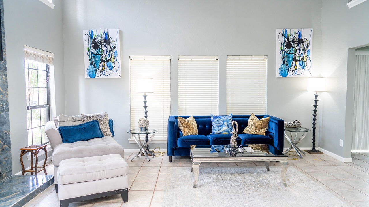 Photo of Livingroom in Northeast Carrollton