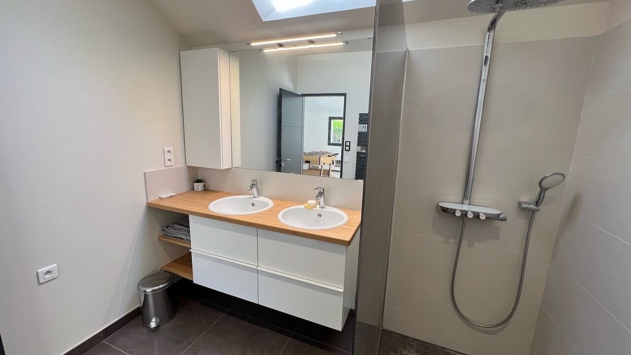 Photo of Bathroom in La Queue-les-Yvelines