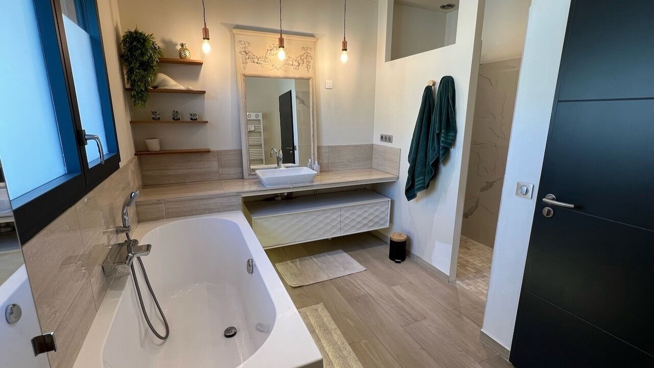 Photo of Bathroom in La Queue-les-Yvelines