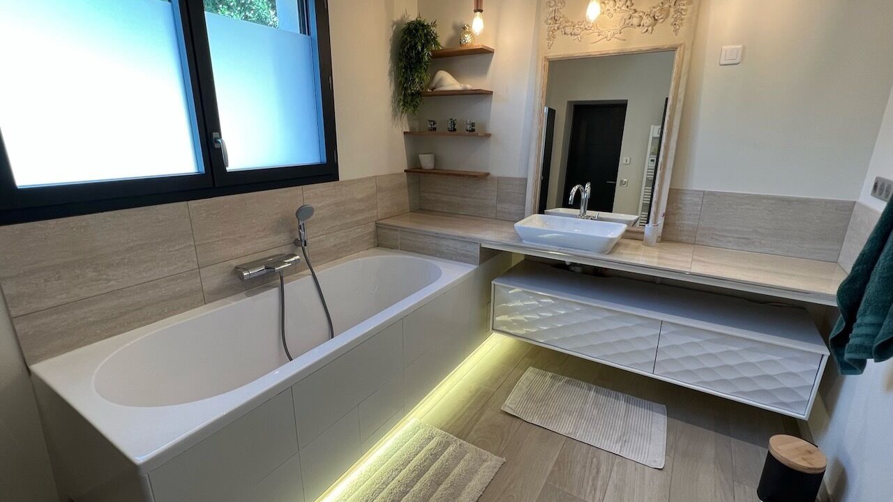 Photo of Bathroom in La Queue-les-Yvelines