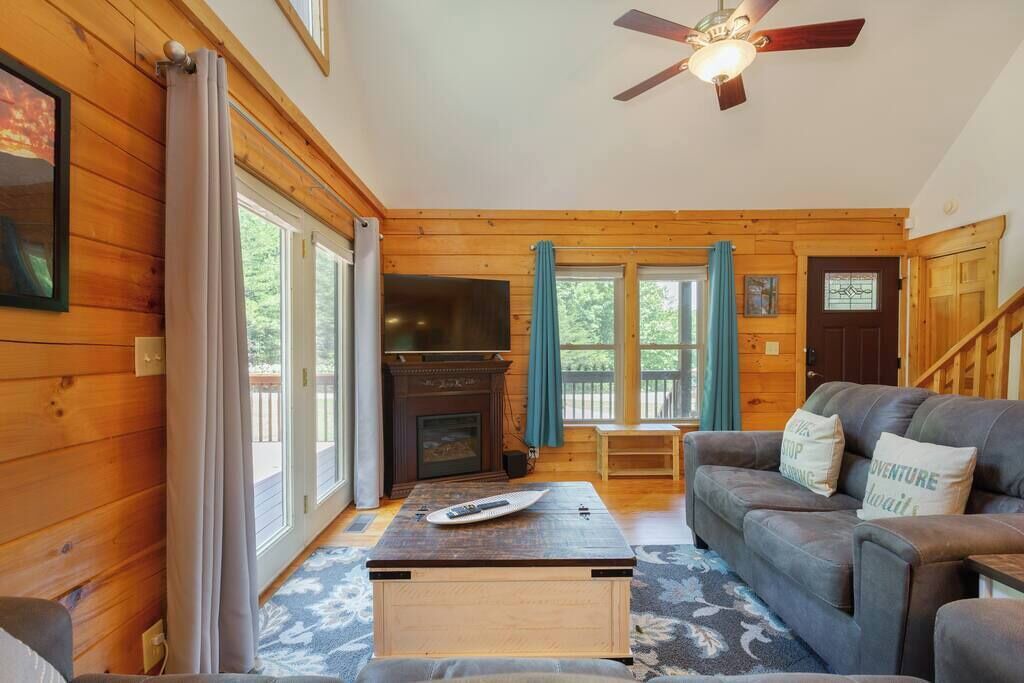 Photo of Livingroom in Sweetbriar Farms