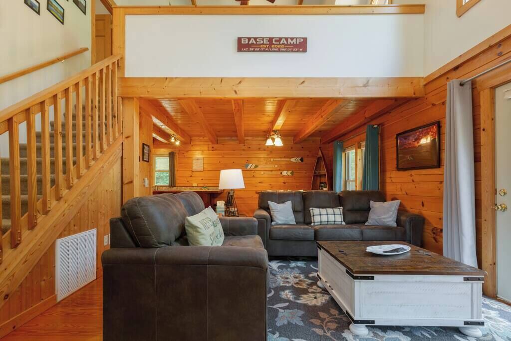 Photo of Livingroom in Sweetbriar Farms