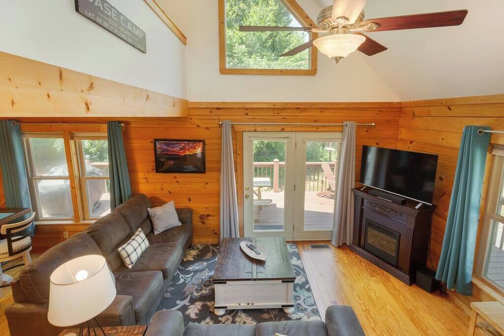 Photo of Livingroom in Sweetbriar Farms