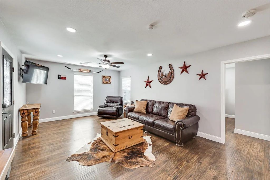 Photo of Livingroom in Haltom City