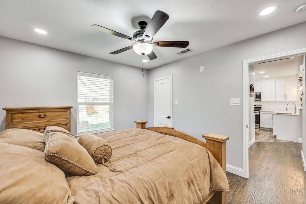 Photo of Bedroom in Haltom City