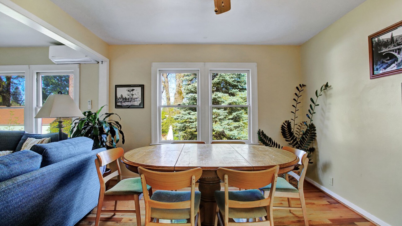 Photo of Livingroom in Rough and Ready