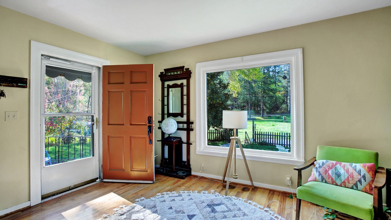 Photo of Livingroom in Rough and Ready