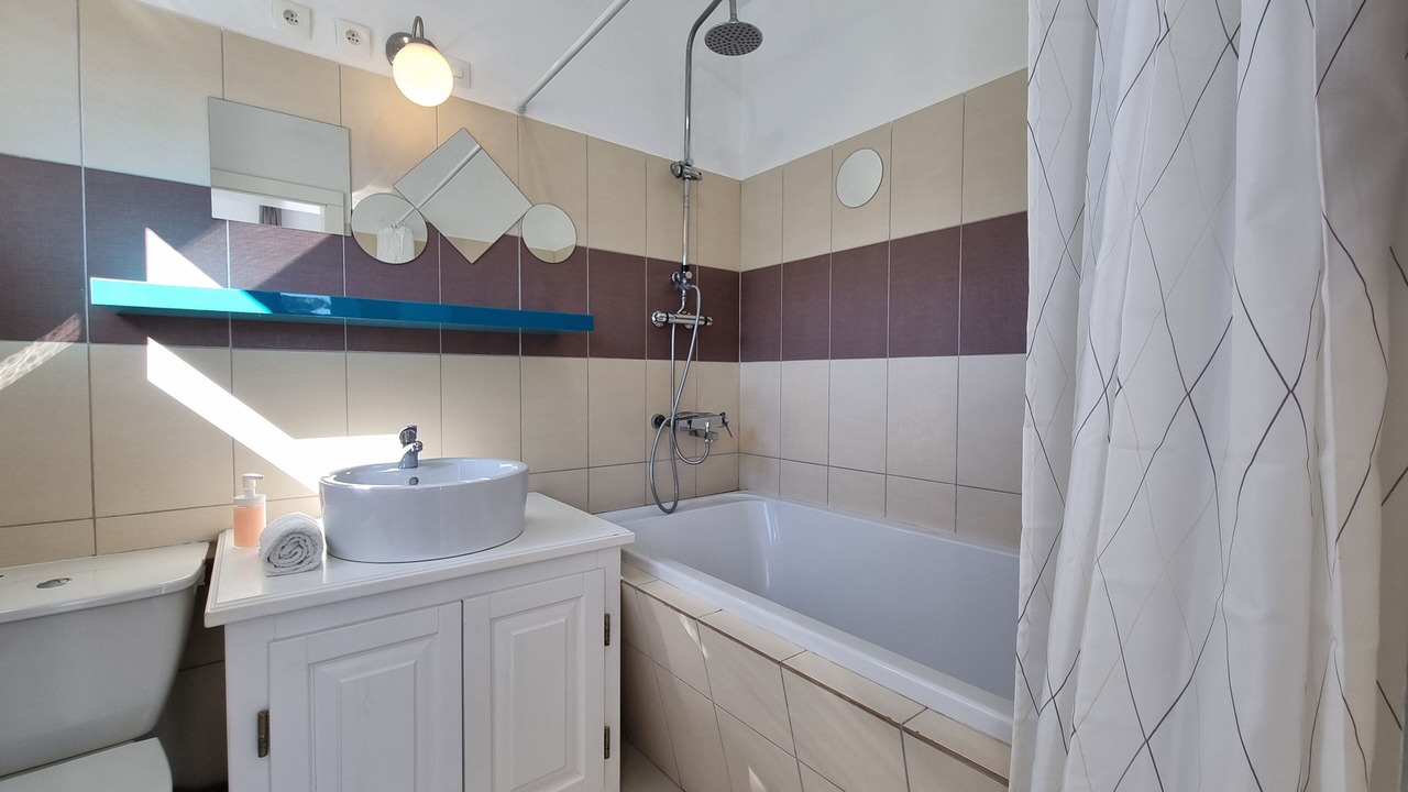 Photo of Bathroom in Oupia