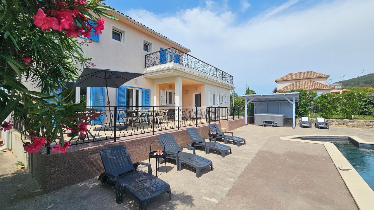 Photo of Patio Balcony in Oupia