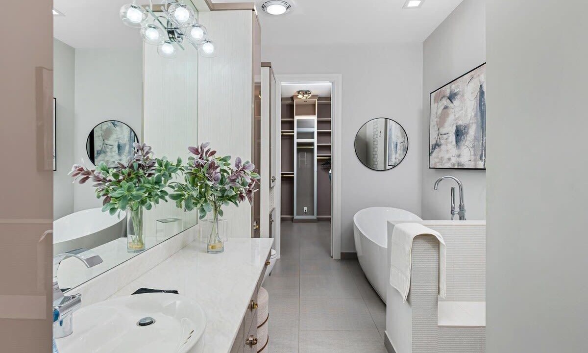 Photo of Bathroom in Coral Shores