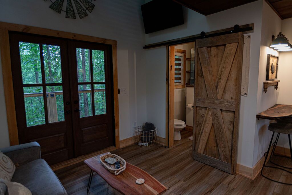 Photo of Livingroom in Dahlonega