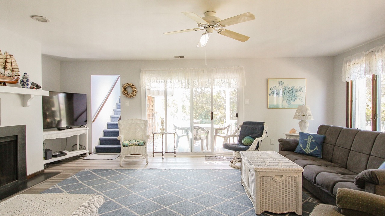 Photo of Livingroom in Admiral Estates