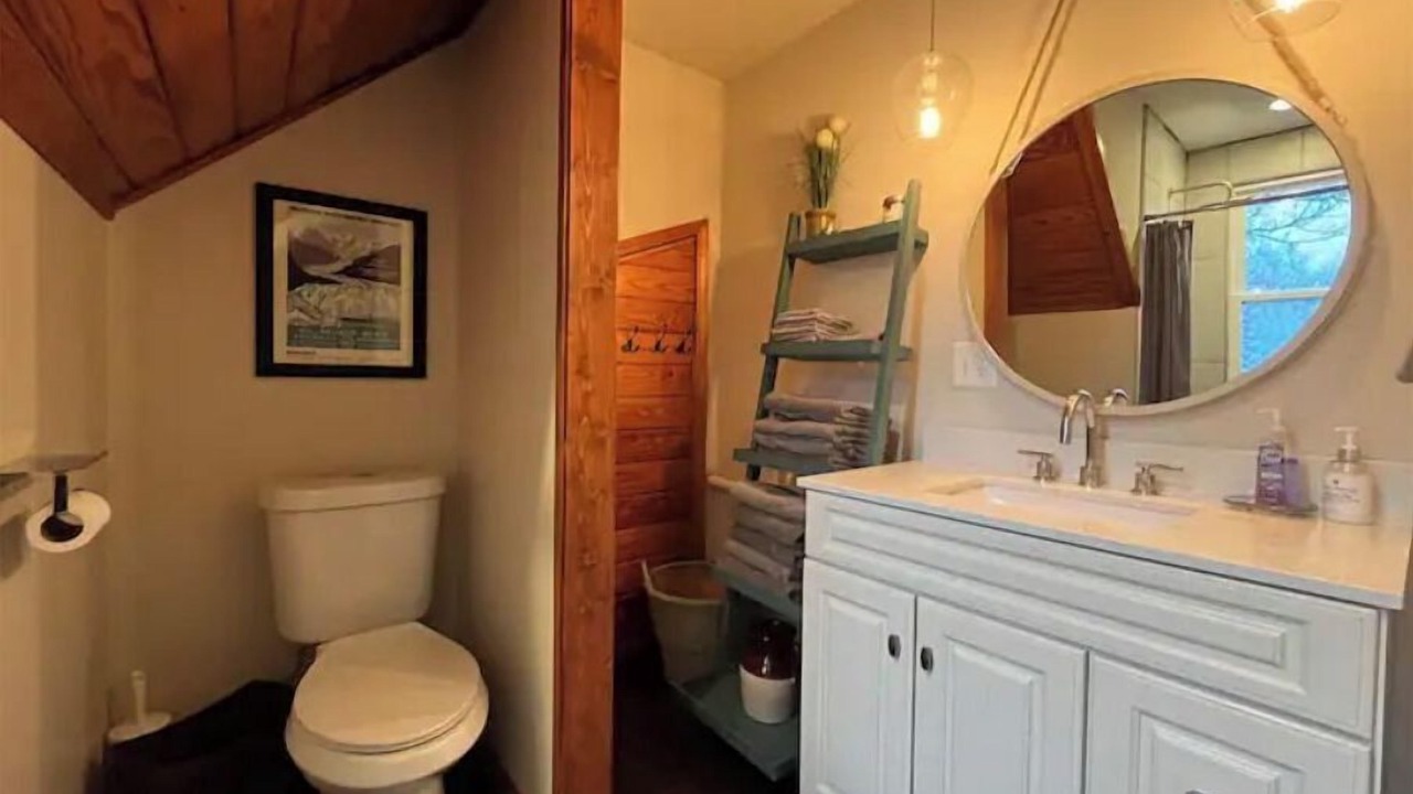 Photo of Bathroom in Pennington Bend