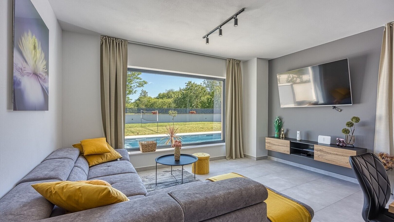 Photo of Livingroom in Tinjan