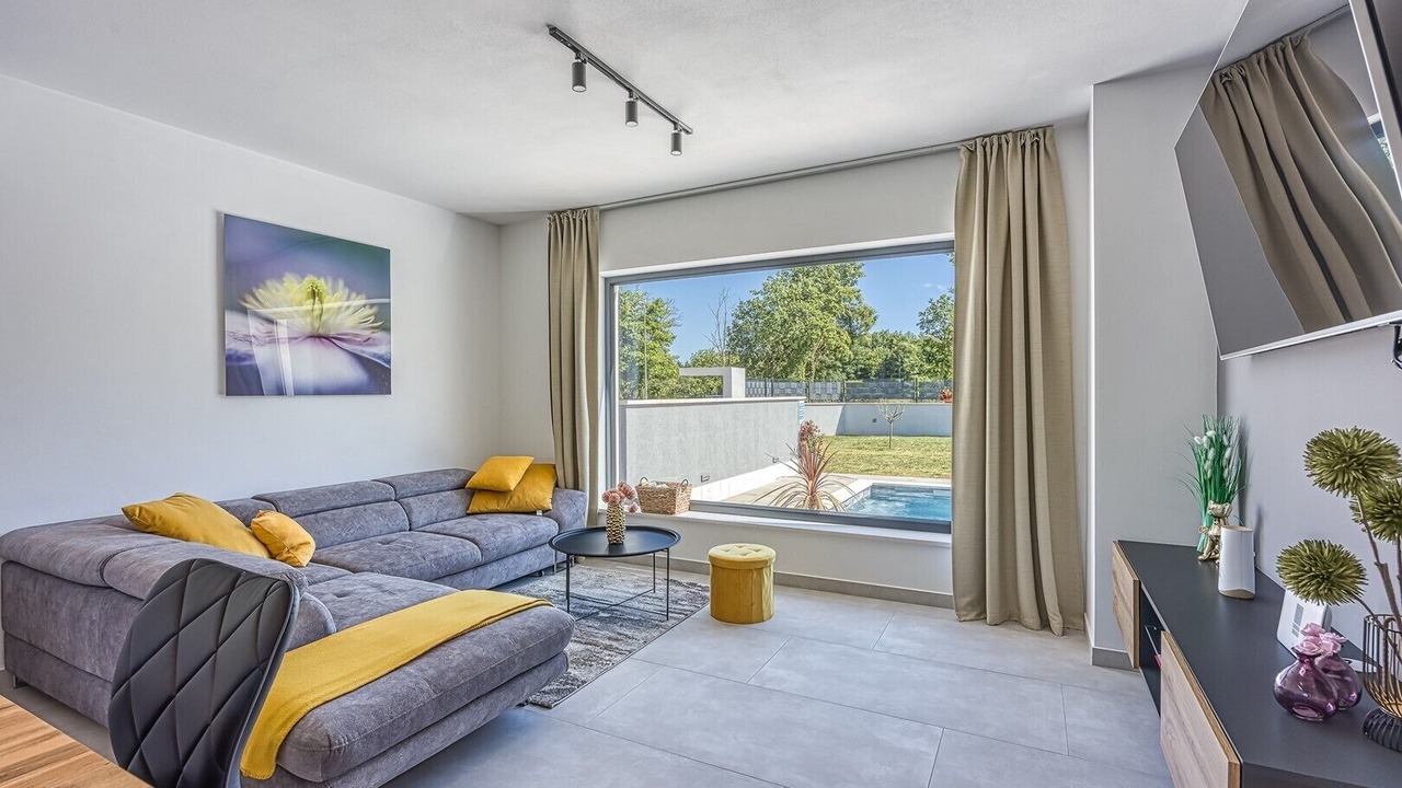 Photo of Livingroom in Tinjan