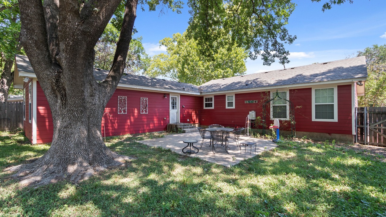 Photo of Outdoor in Austin Ave.