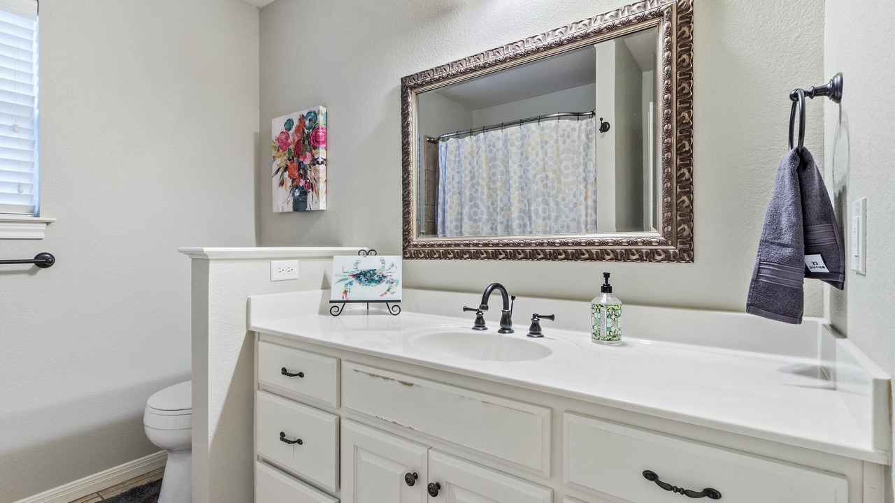 Photo of Bathroom in Austin Ave.