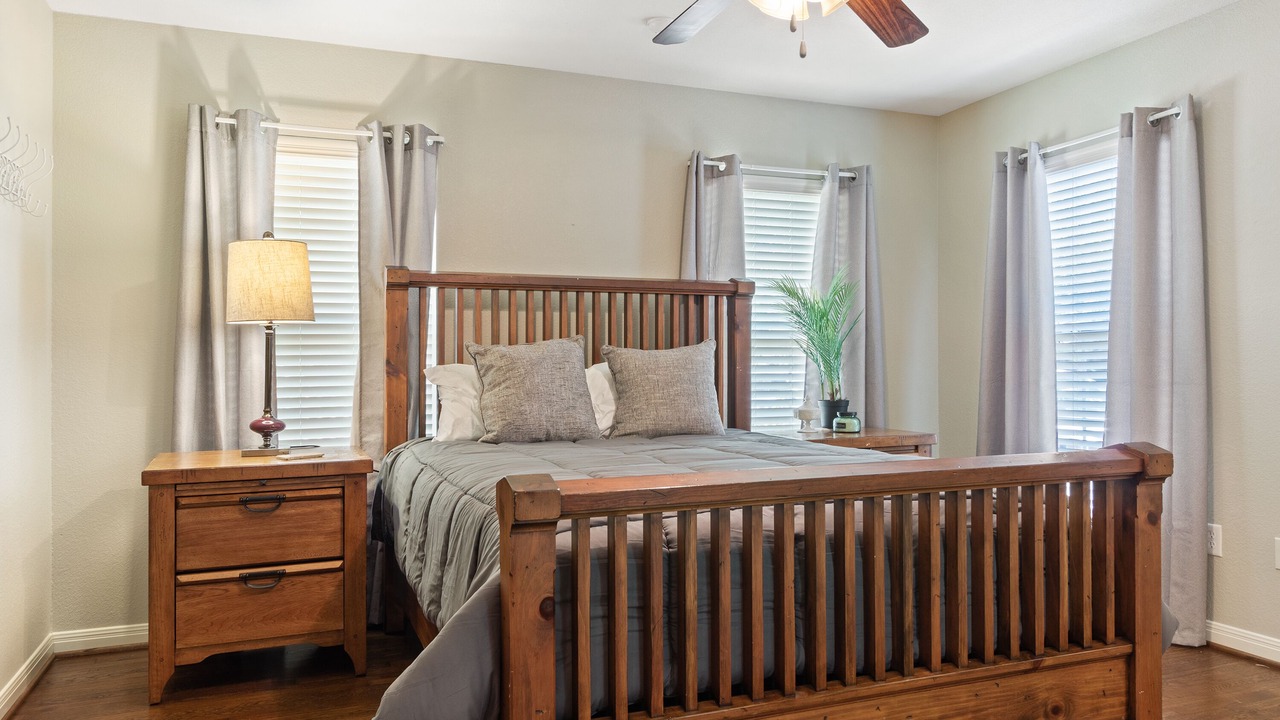 Photo of Bedroom in Austin Ave.