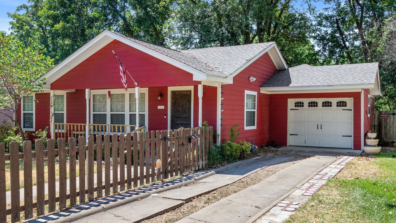 Photo of Outdoor in Austin Ave.