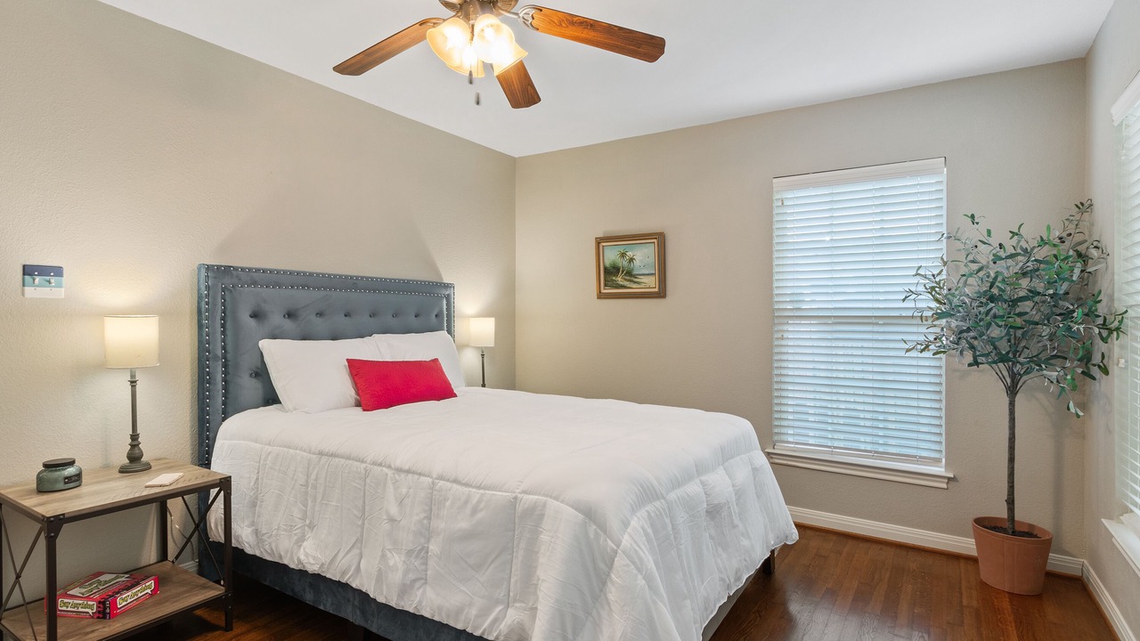 Photo of Bedroom in Austin Ave.