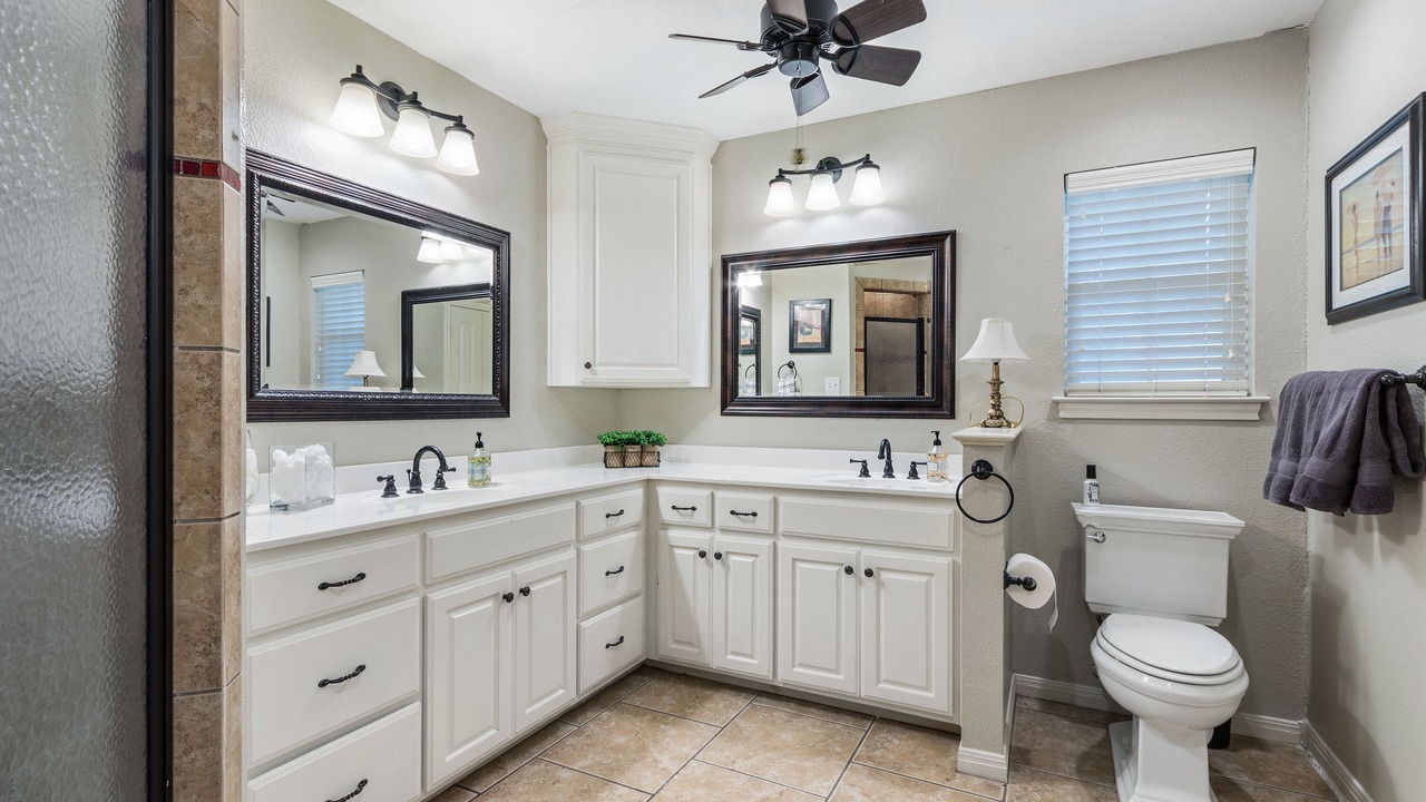 Photo of Bathroom in Austin Ave.