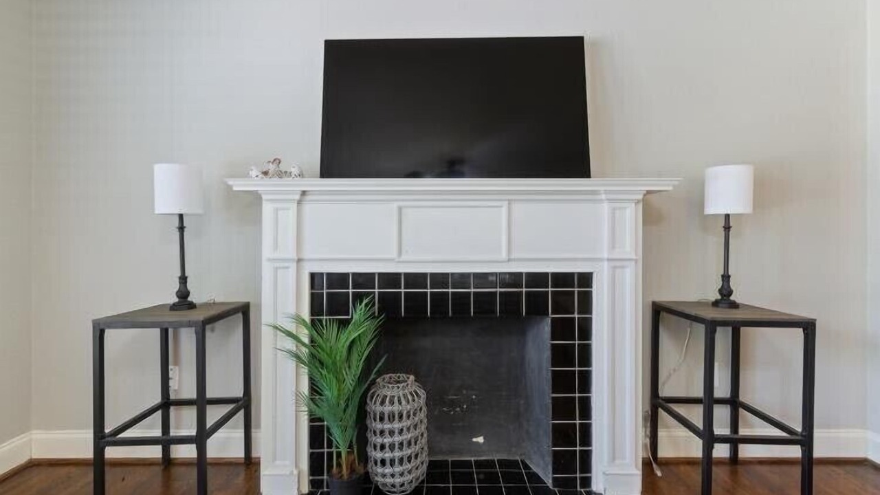 Photo of Bedroom in Austin Ave.