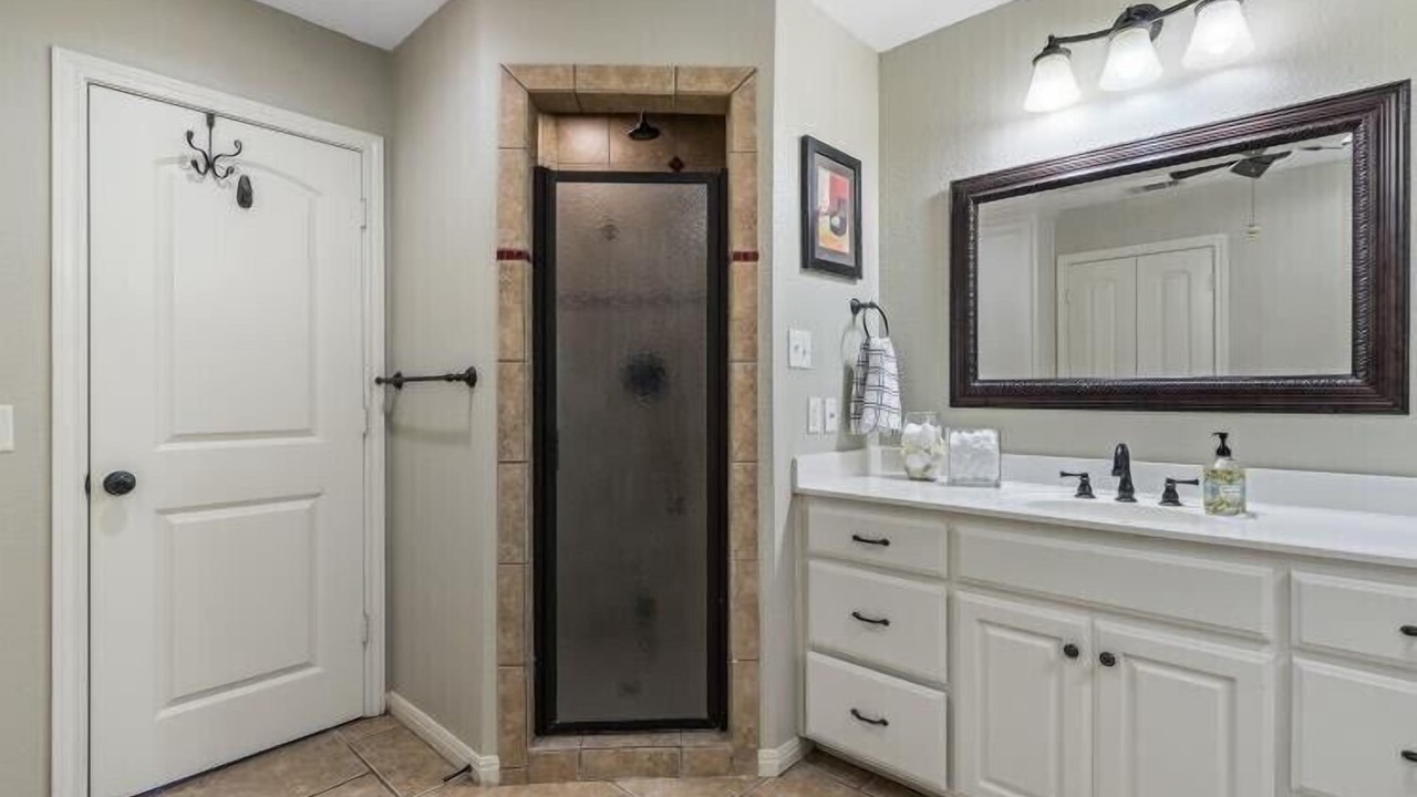 Photo of Bathroom in Austin Ave.