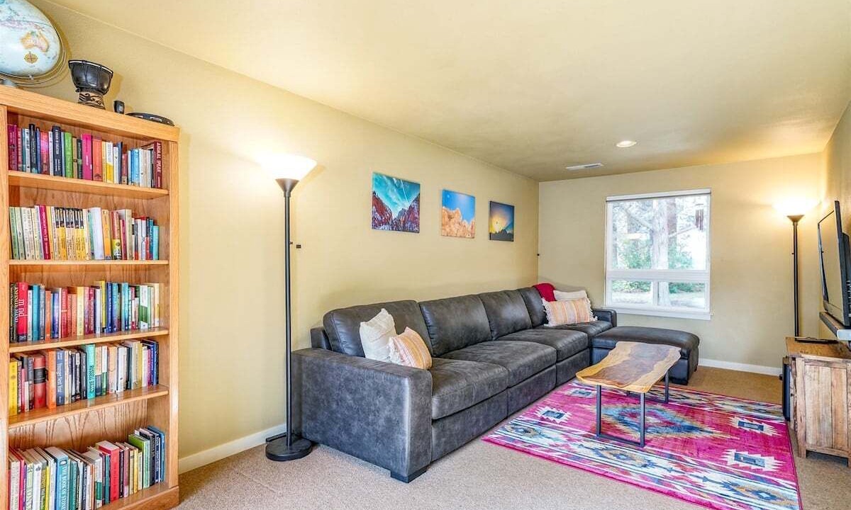 Photo of Livingroom in Old Farm District