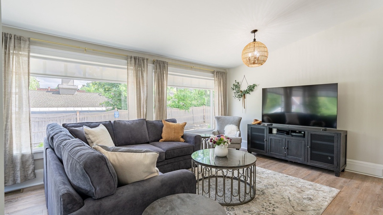 Photo of Livingroom in Lenox